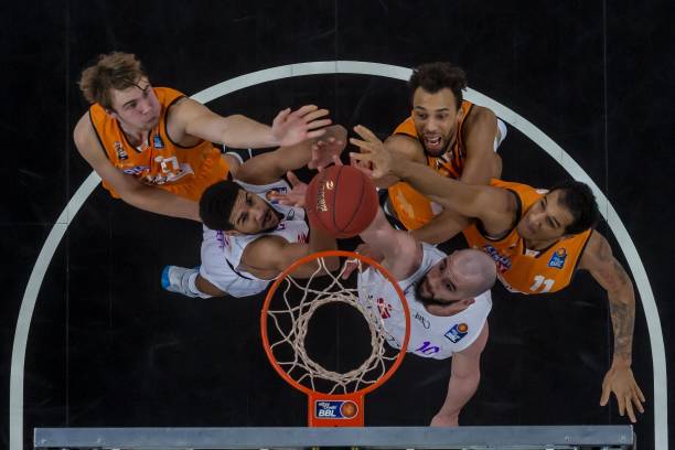 据他的康复 据他的康复